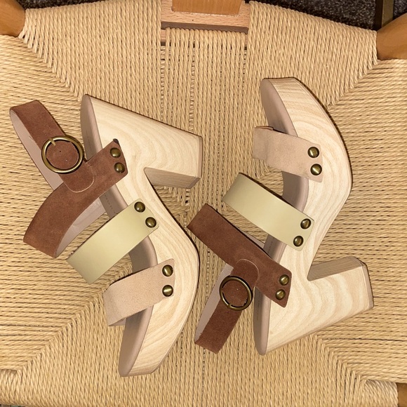 Chinese Laundry Flower platform - Picture 1 of 3